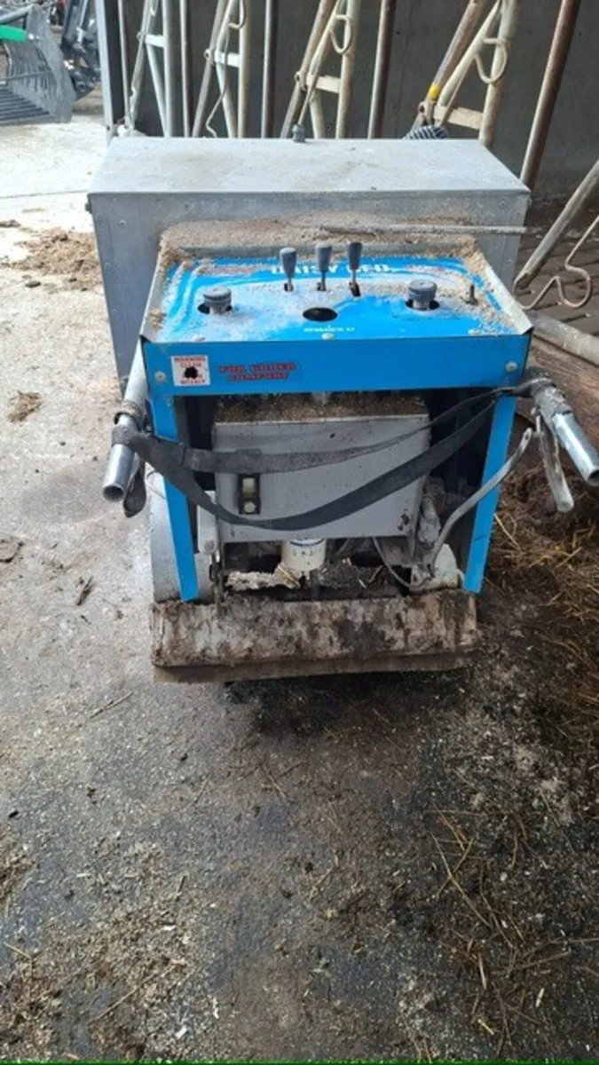 2024 Daisy Bed Cubicle Cleaner - Image 1