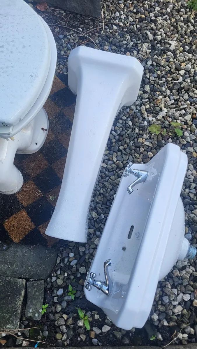 Sink and toilet - Image 2