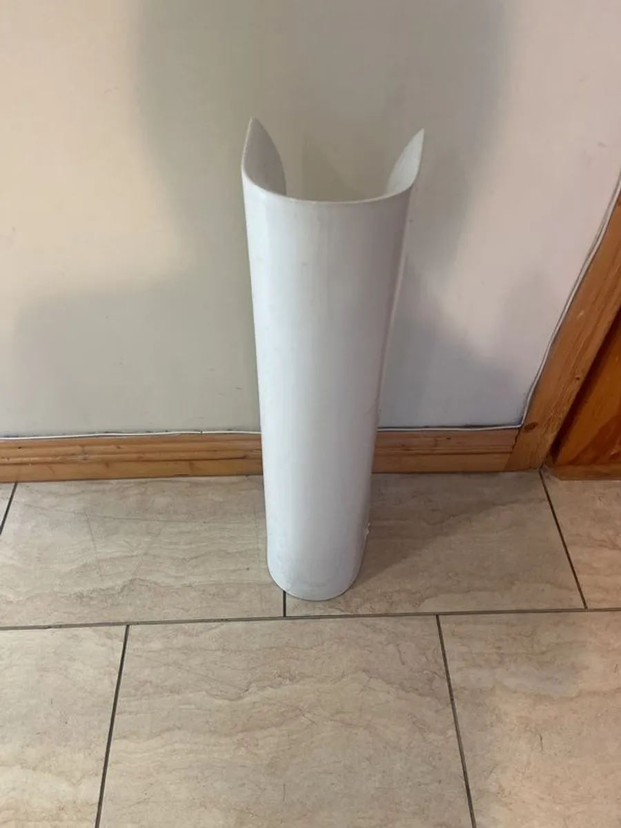bathroom sink , pedestal and tap - Image 3
