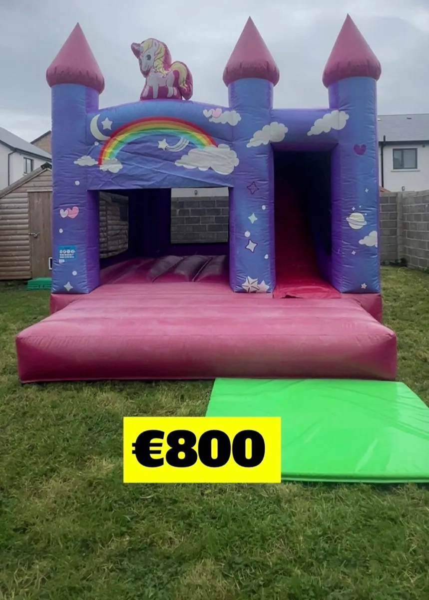 Bouncy castles - Image 3
