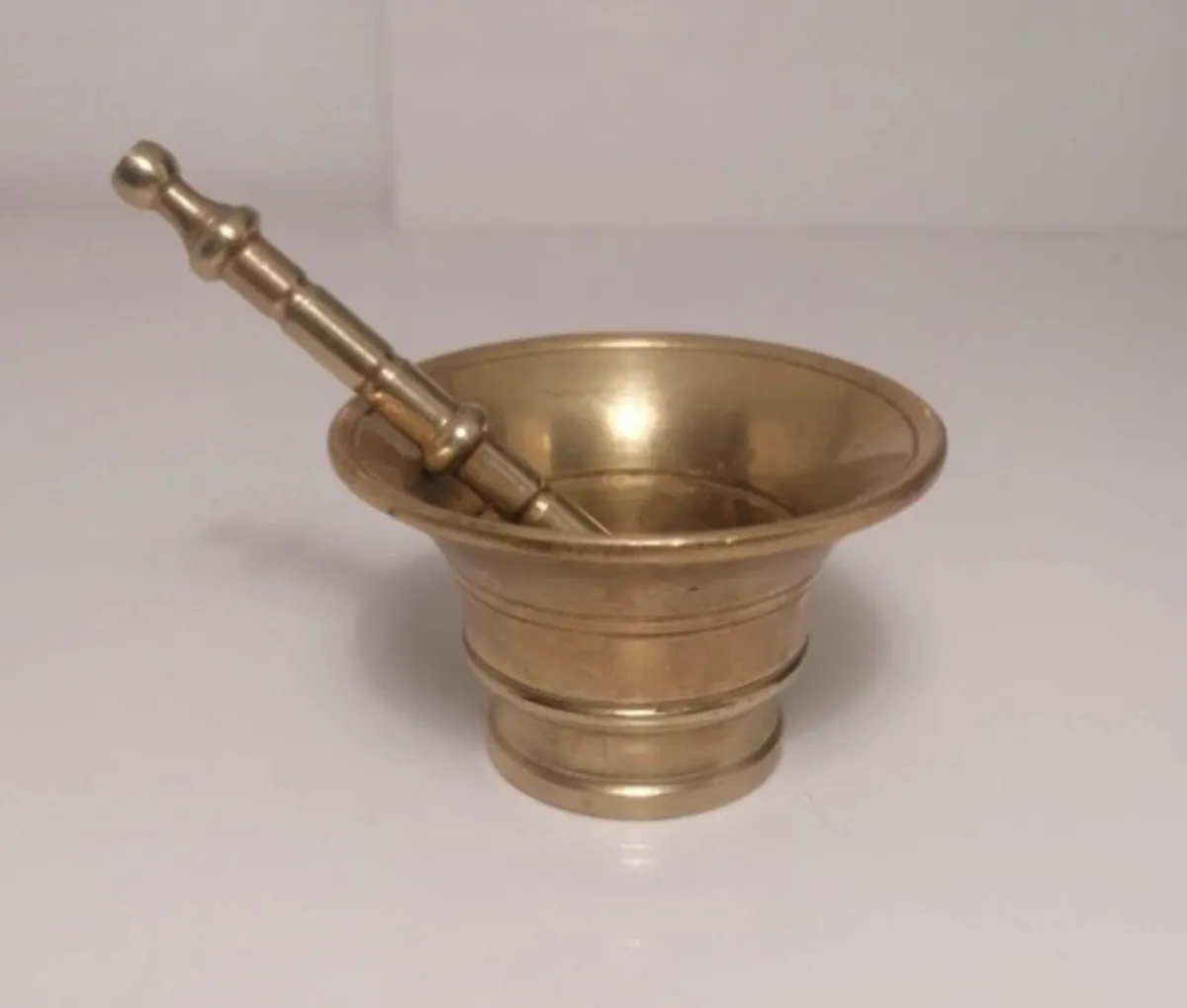 Vintage brass mortar and pestle - Image 1