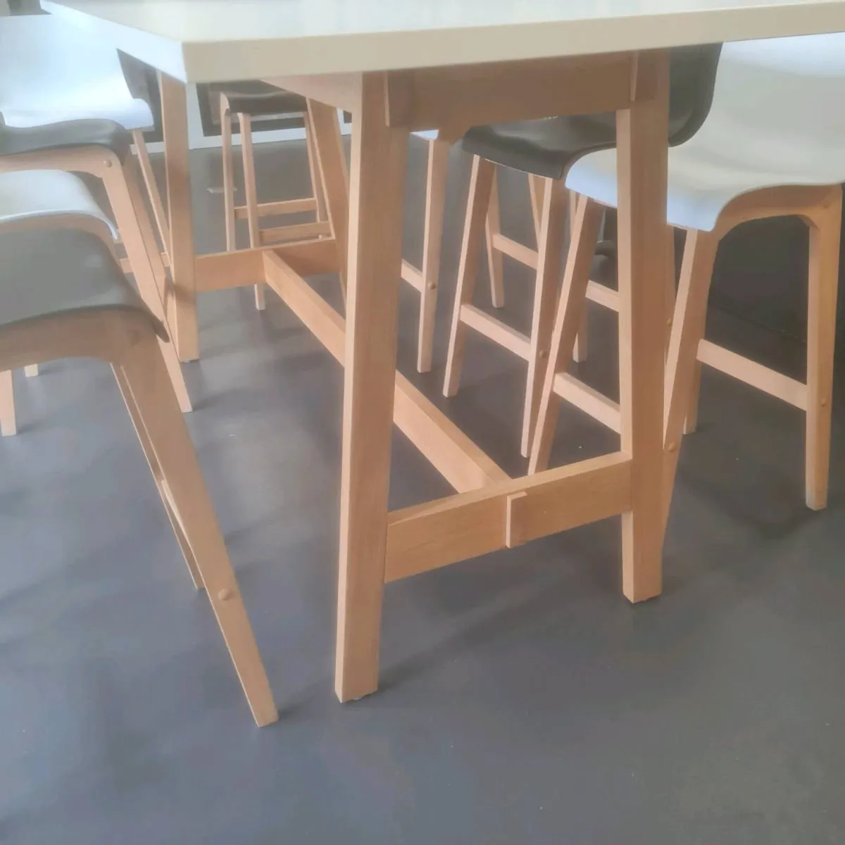 Desigher high table with 10 - Image 3