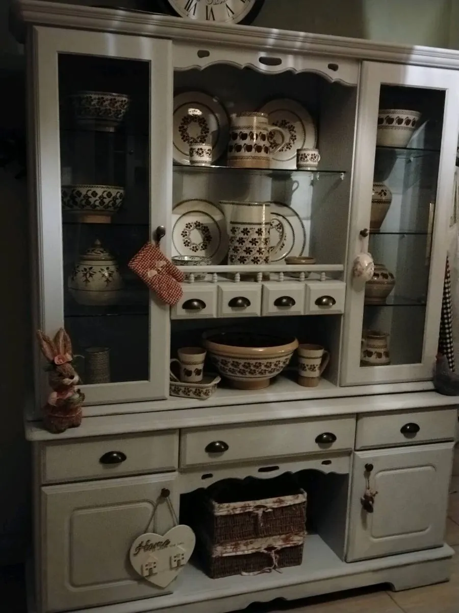 Solid kitchen dresser delivery arranged - Image 2