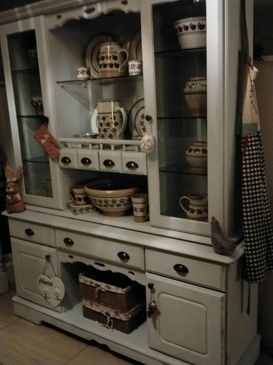 Solid kitchen dresser delivery arranged - Image 3