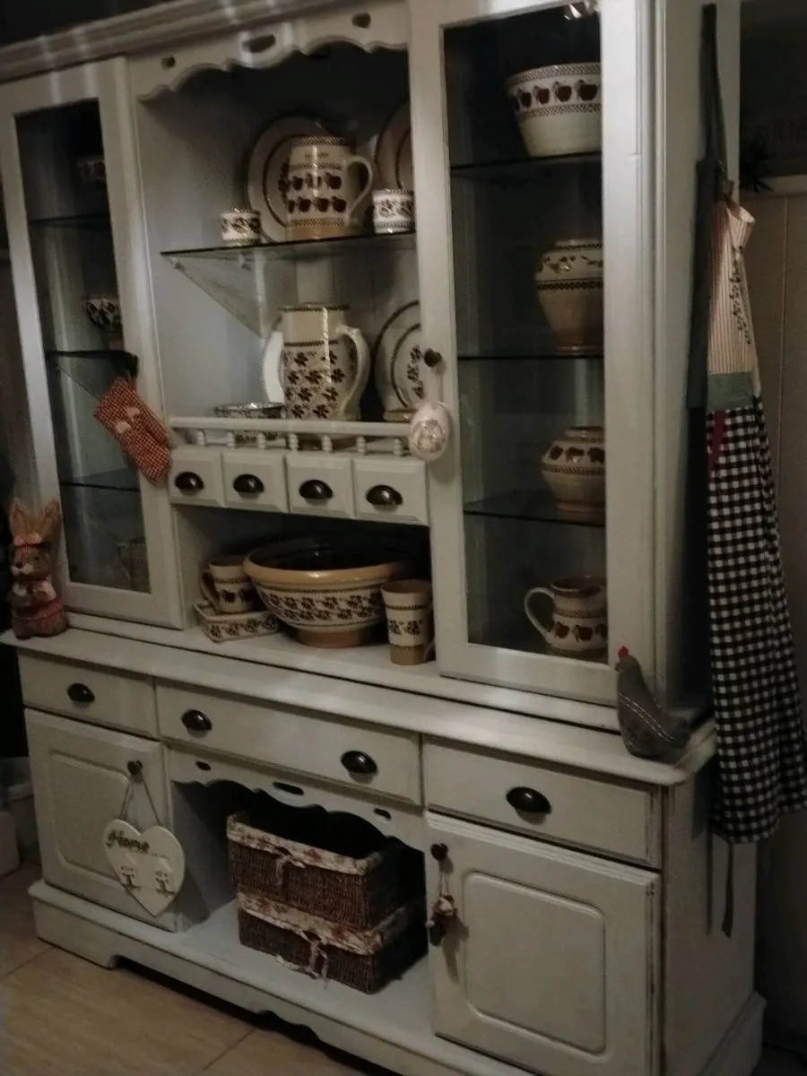 Solid kitchen dresser delivery arranged - Image 4