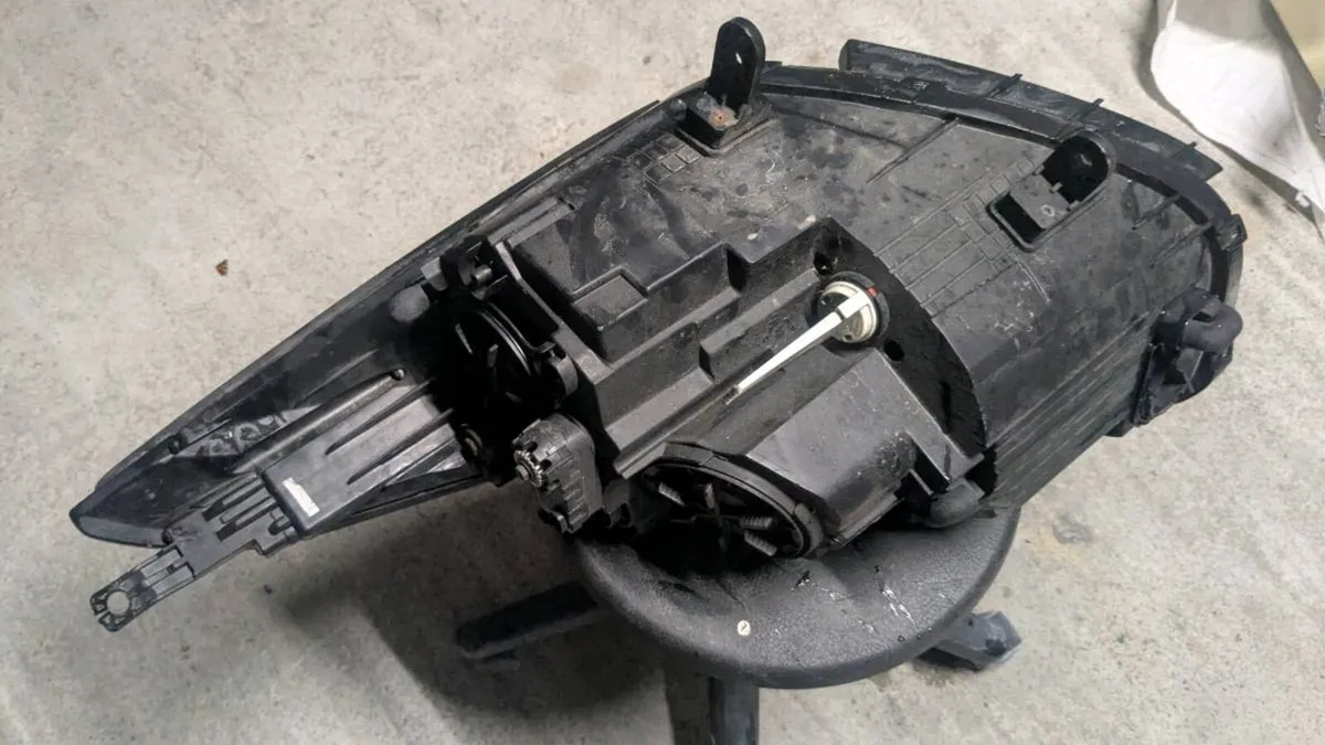 Hyundai i40 driver's side headlight - Image 3