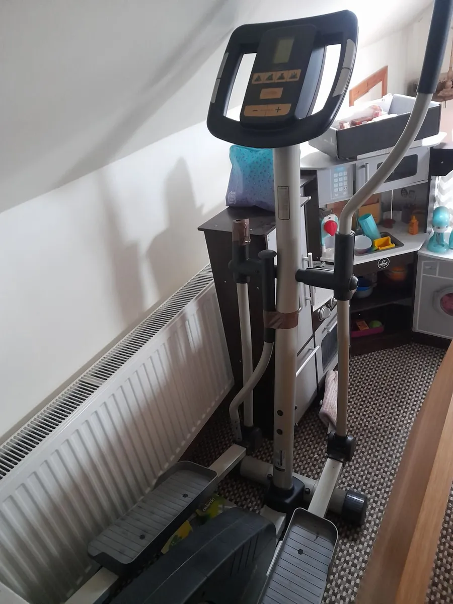 Cross trainer