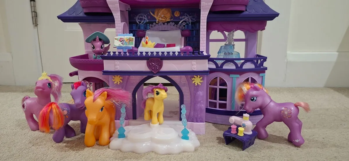 My Little Pony Castle with 5 Ponies & Accessories - Image 2