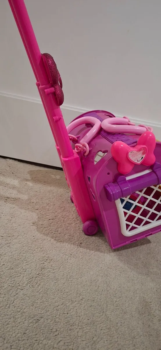 Disney Minnie Mouse Pet Carrier with Wheels - Image 3