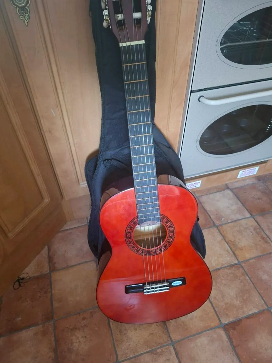 3/4 kids/teen guitar - like new condition - Image 1