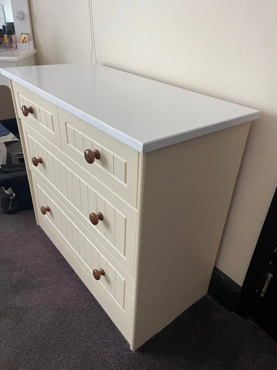 Wardrobe - Image 4