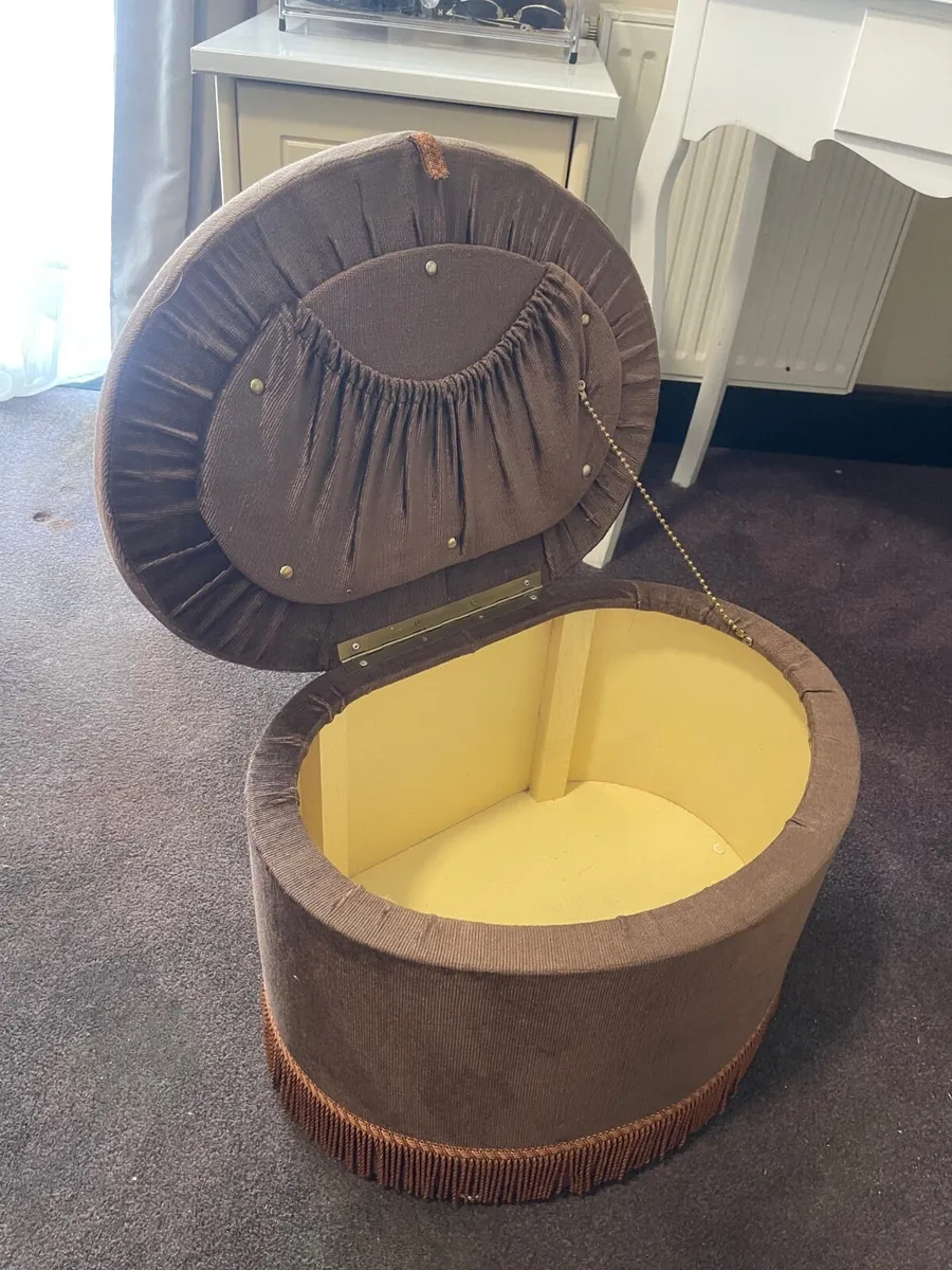 pouffe - Image 1