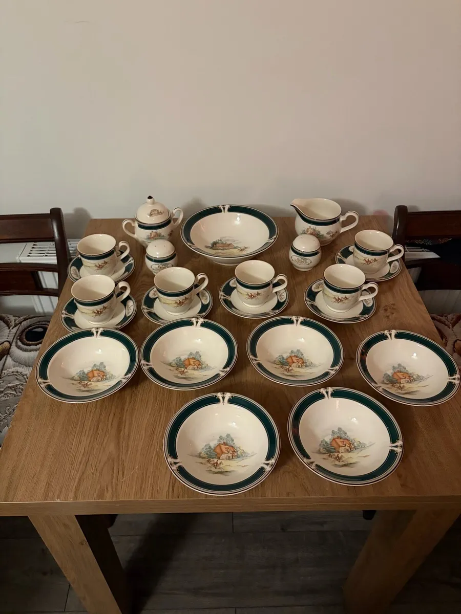 Noritake dinner service - Image 1
