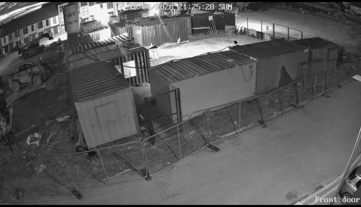 Off-Grid Solar Security Kit | 4K 4G Camera & Light - Image 2
