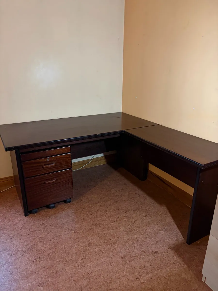 Office desk. - Image 1