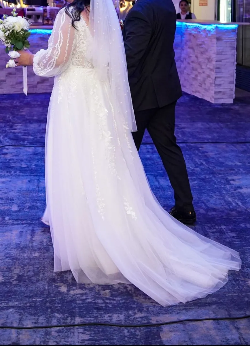 Wedding dress - Image 1