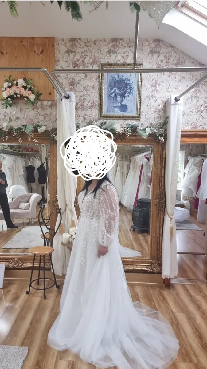 Wedding dress - Image 3