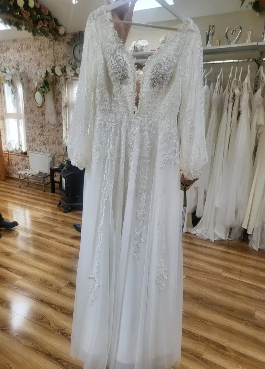 Wedding dress - Image 4