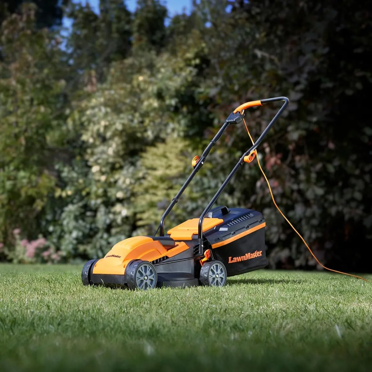 1200W 32CM Electric Lawnmower with Rear Roller - Image 3