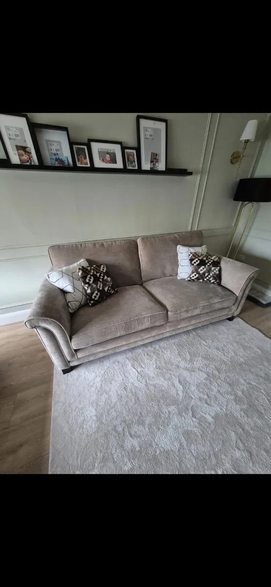 4 seater sofa and cuddle chair - Image 2