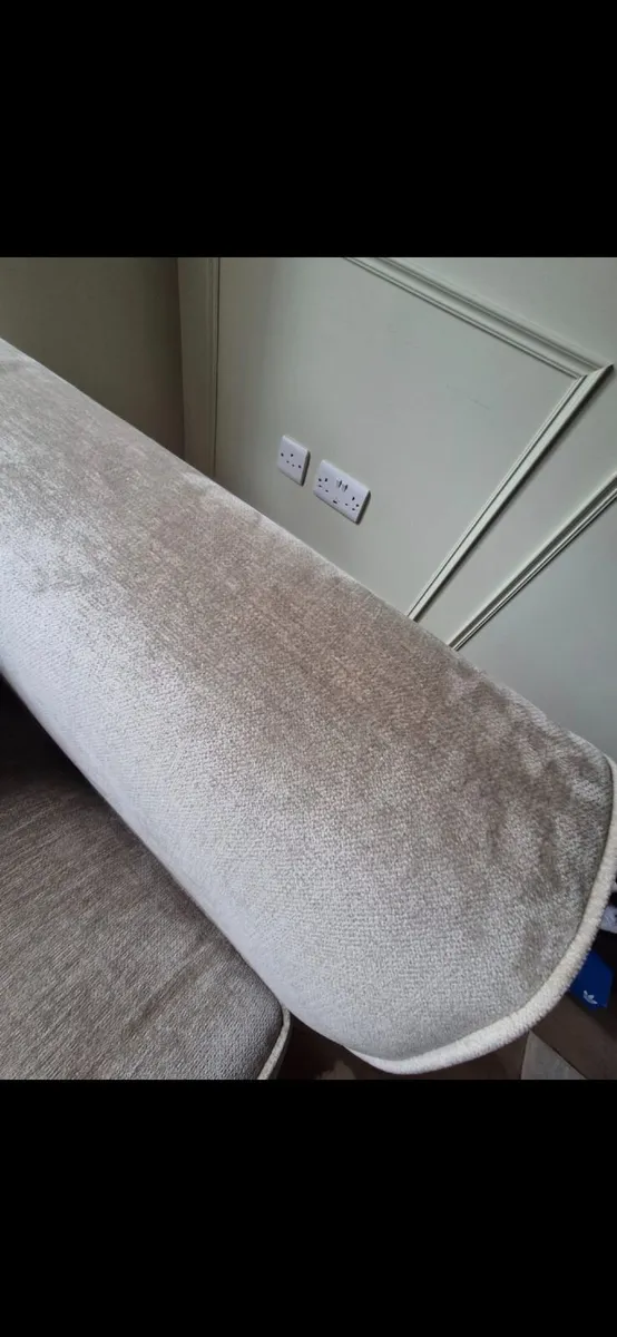 4 seater sofa and cuddle chair - Image 3