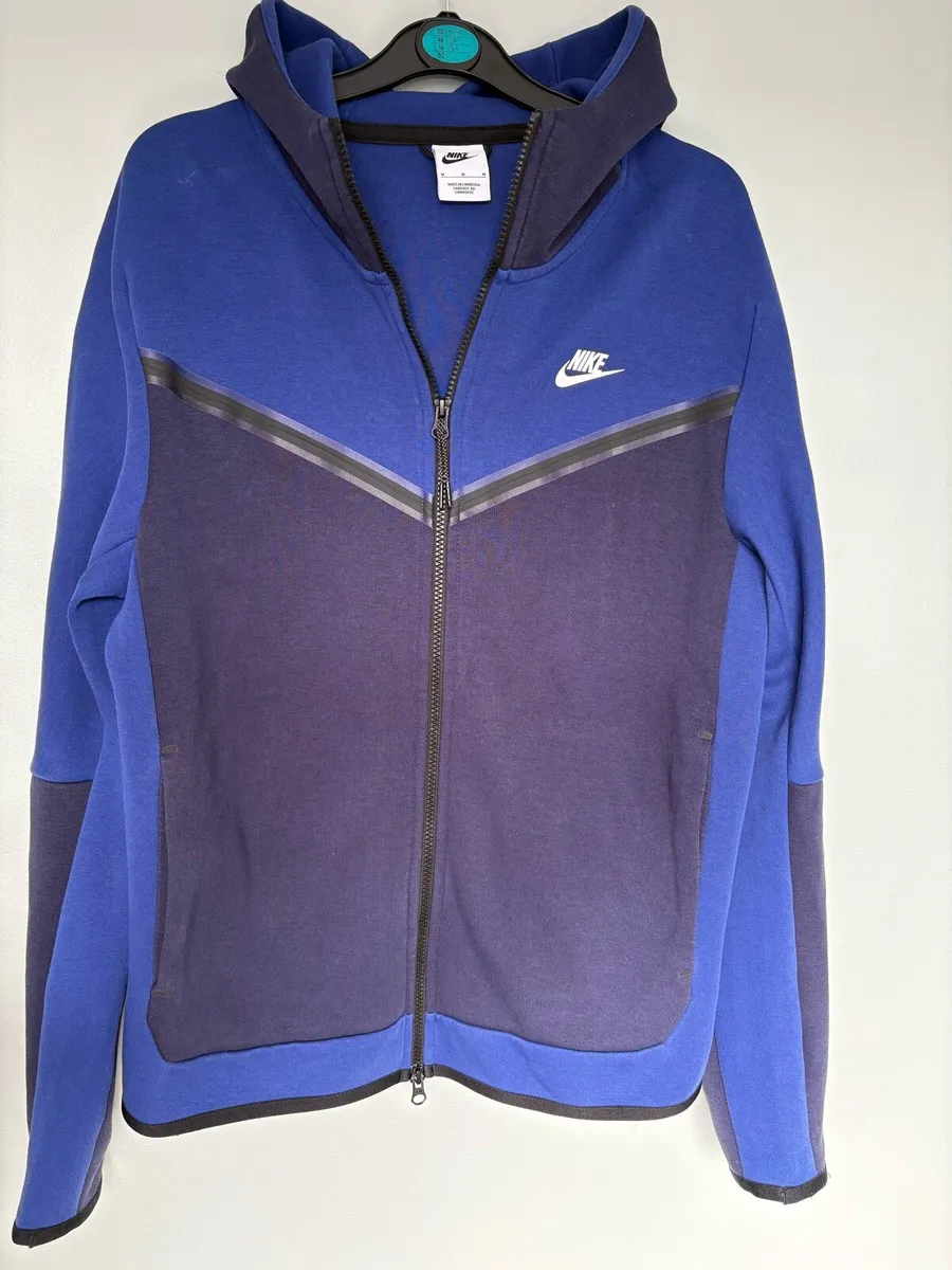 Nike hoodie - Image 2
