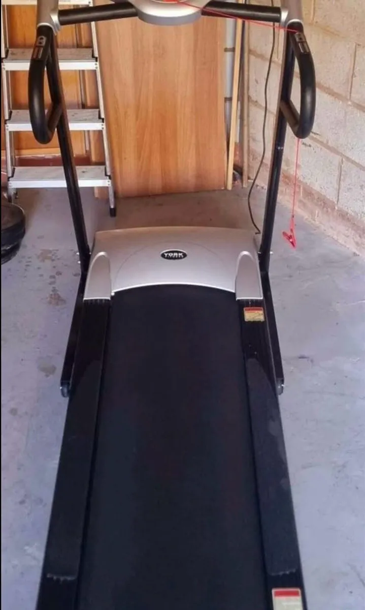 York aspire treadmill. Fully foldable space saver - Image 2