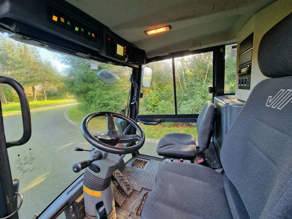Schmidt Swingo 200+ Roadsweeper Road Sweeper - Image 2