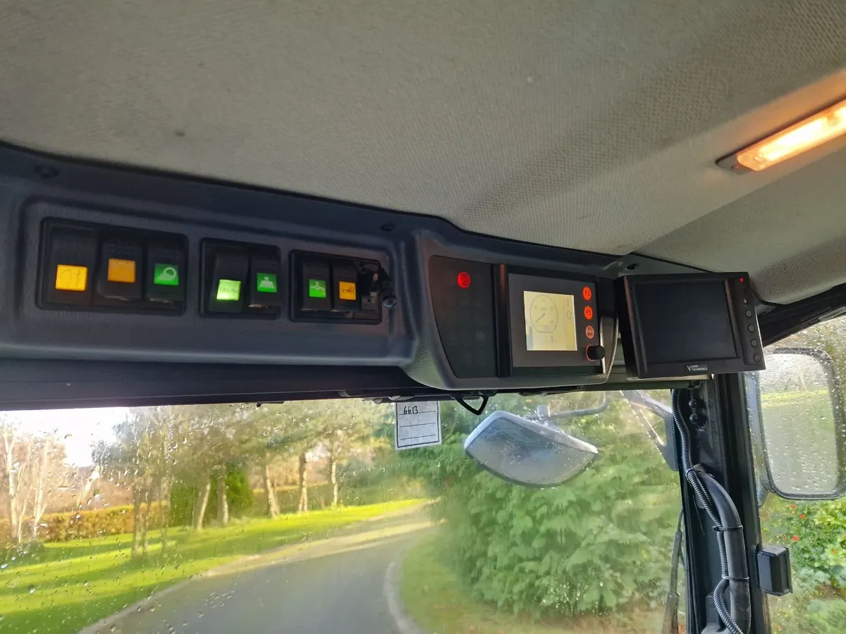 Schmidt Swingo 200+ Roadsweeper Road Sweeper - Image 4