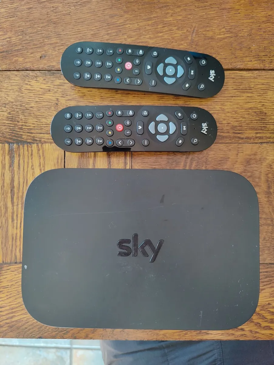 Sky TV box EM150 - Image 1