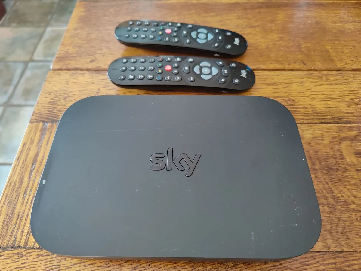 Sky TV box EM150 - Image 2