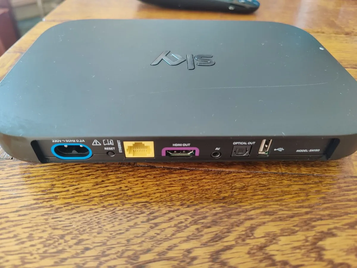 Sky TV box EM150 - Image 3