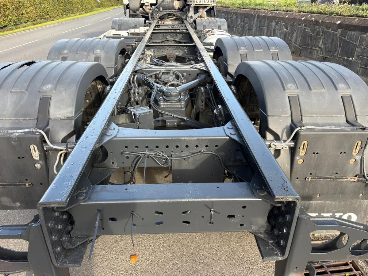 2018 Volvo FMX 420 8x2 Chassis cab - Image 4