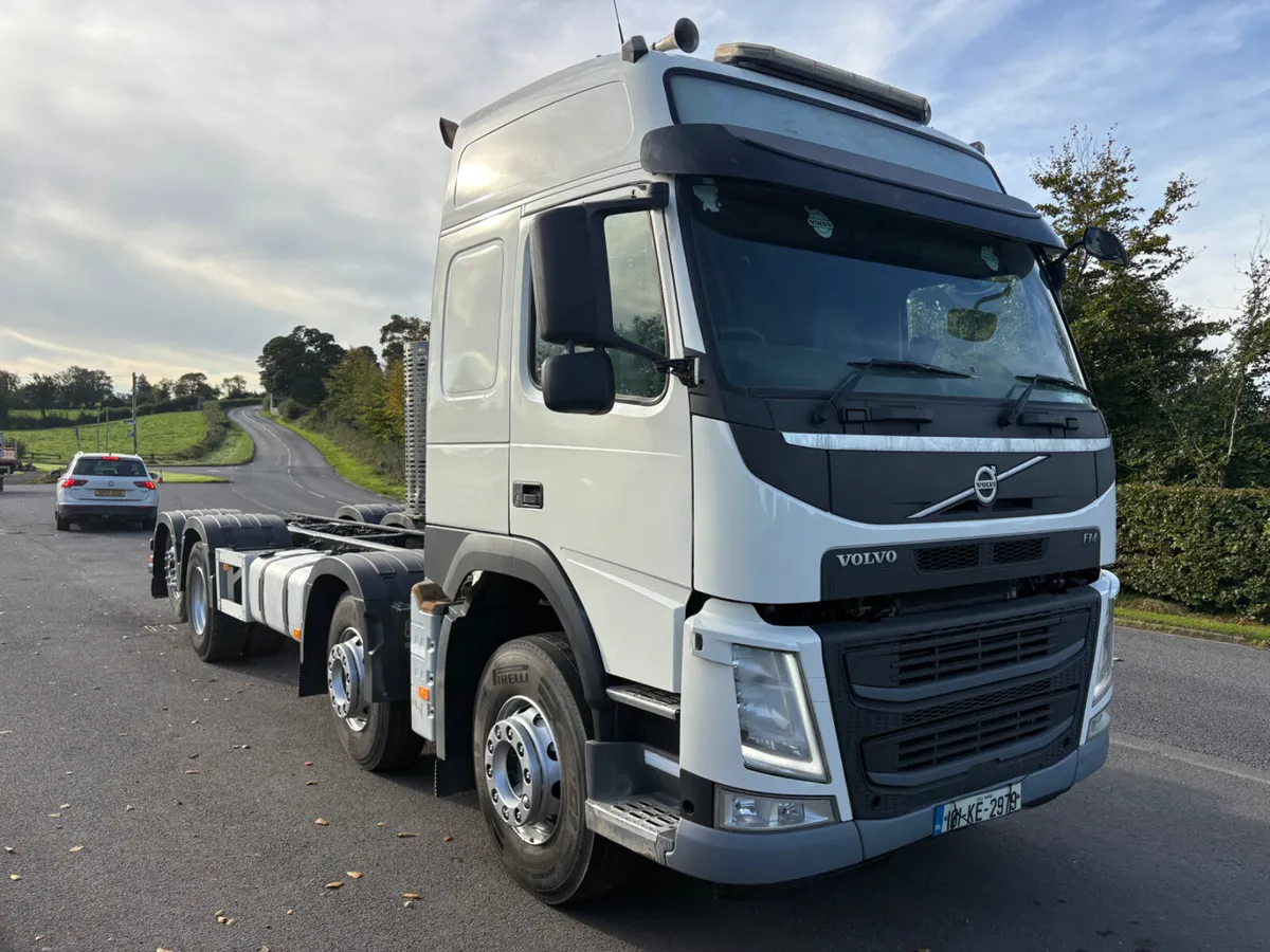 2018 Volvo FMX 420 8x2 Chassis cab - Image 2