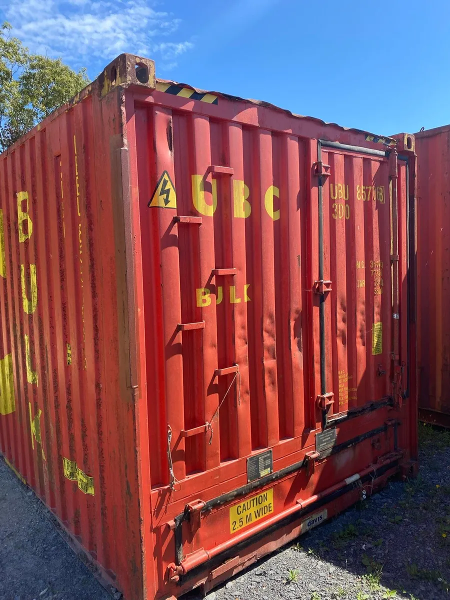 Cut open shipping container - Image 4