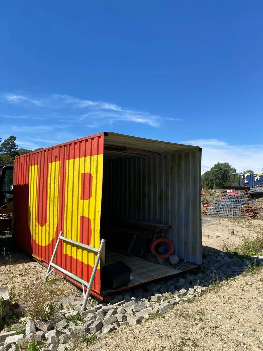 Cut open shipping container - Image 1