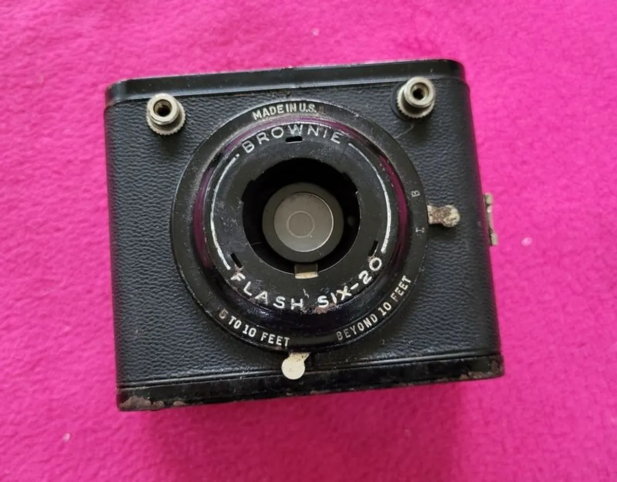 Vintage box camera - Brownie Flash Six-20 - Image 1