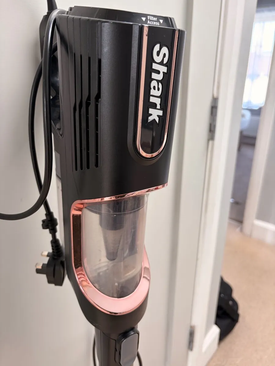 Shark Anti Hair Wrap Bagless Vacuum Cleaner - Image 3