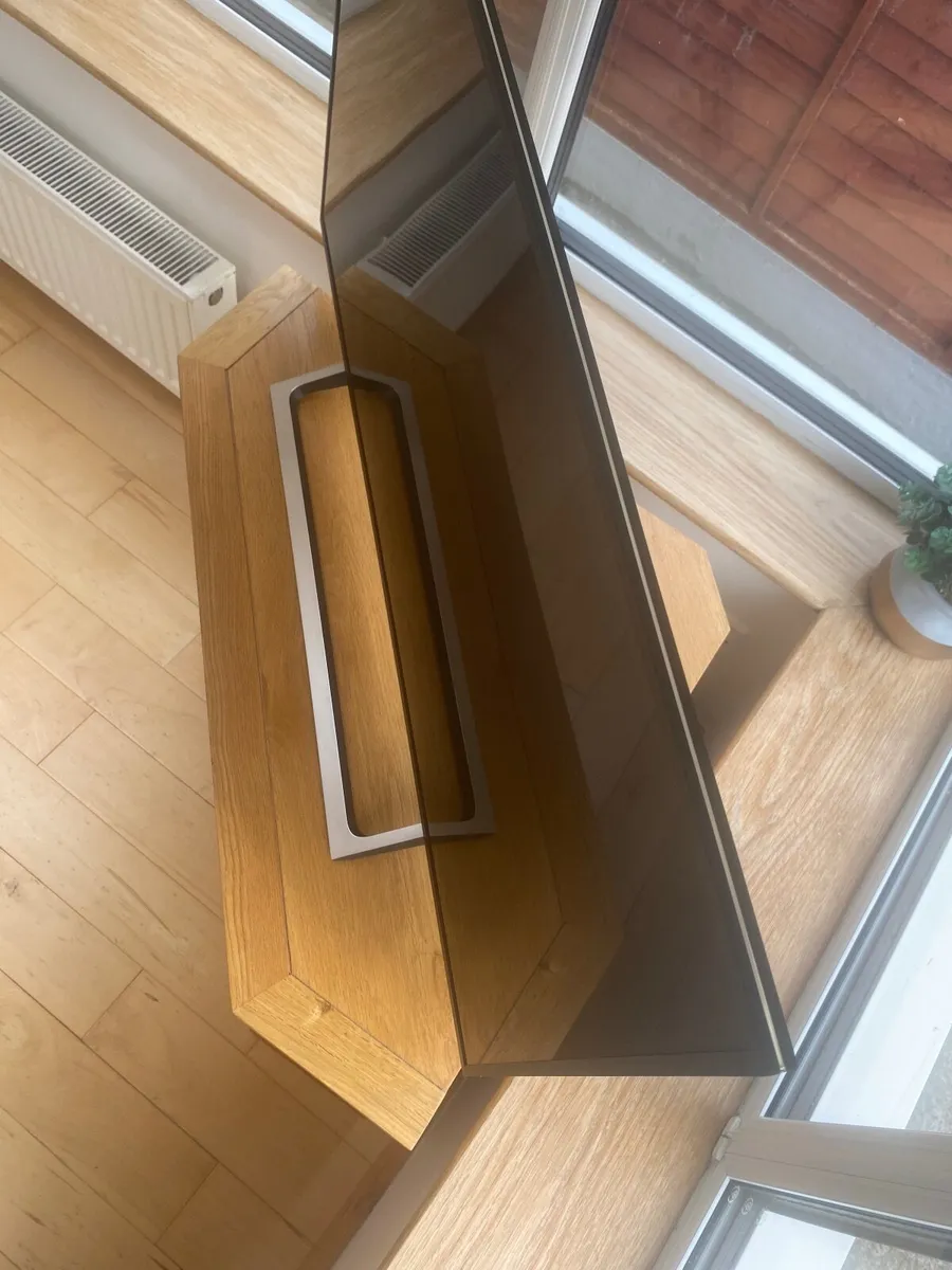 Sony Smart TV 44’ & Oak TV Unit - Image 2