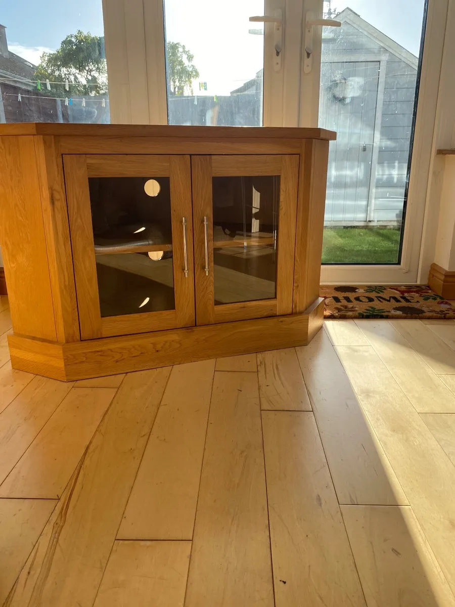 Sony Smart TV 44’ & Oak TV Unit - Image 3