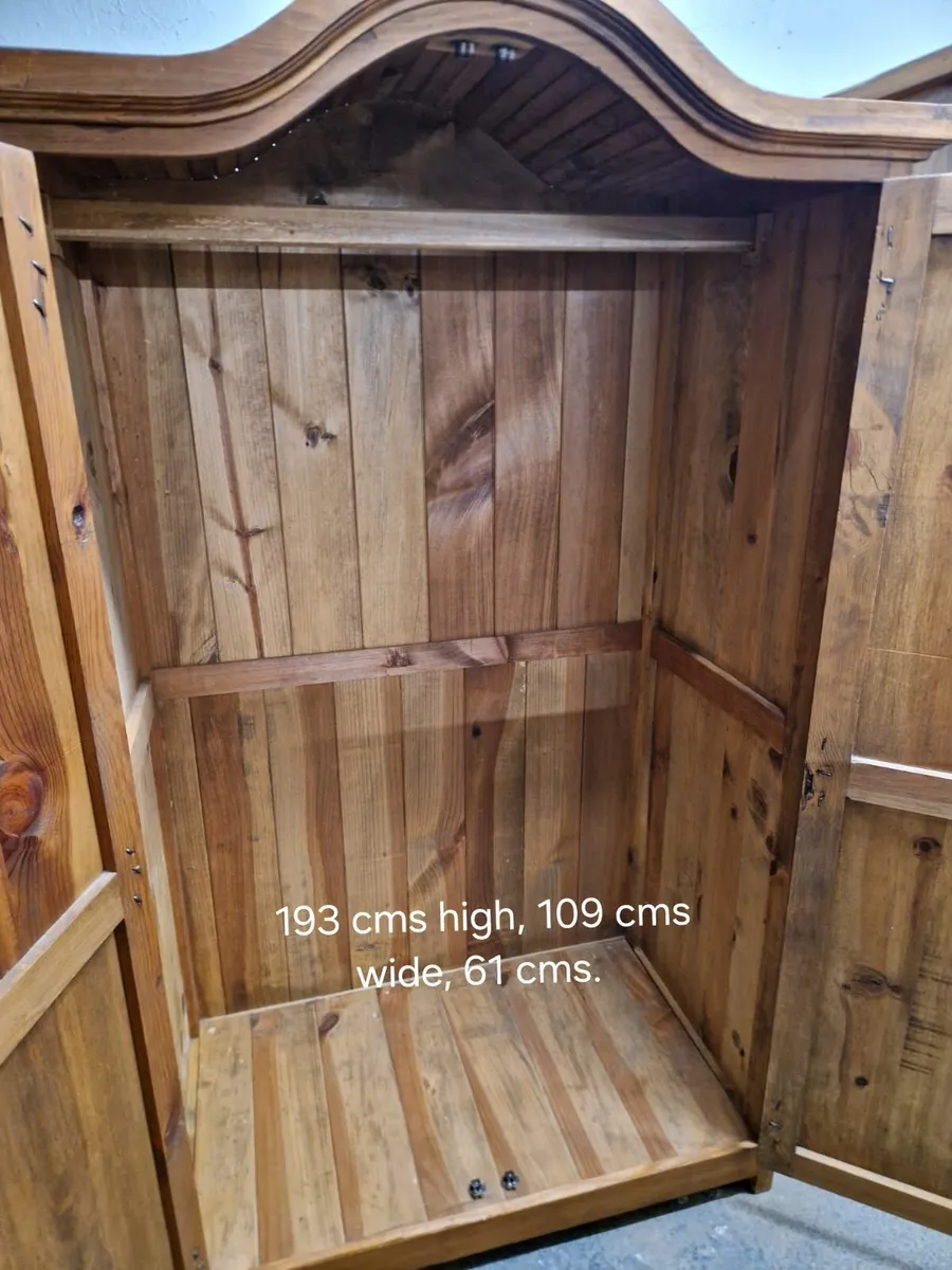Light antique pine wardrobe - Image 2