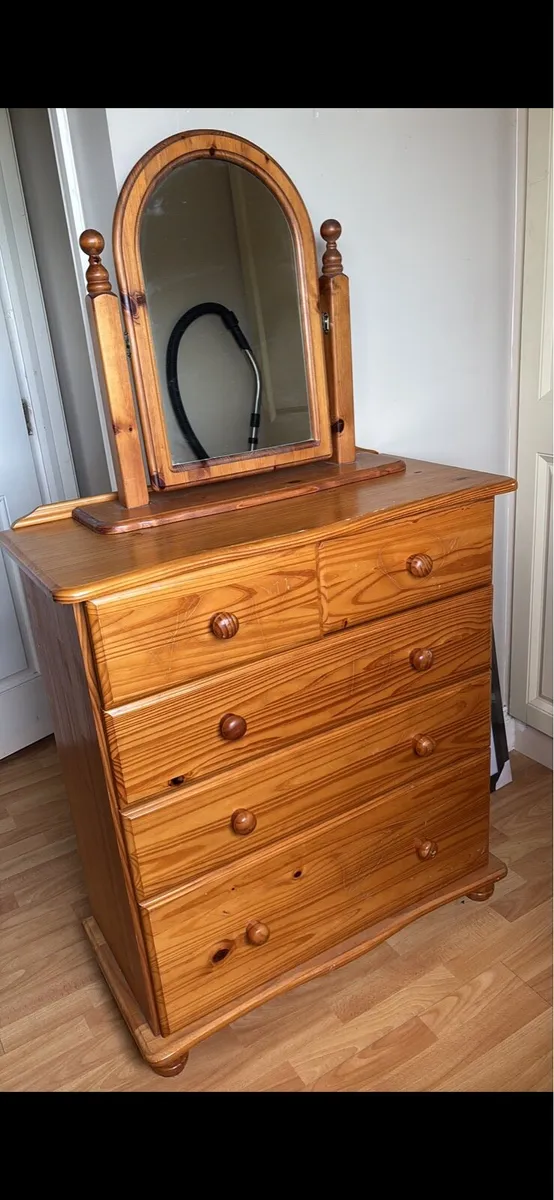 Chest drawers & mirror