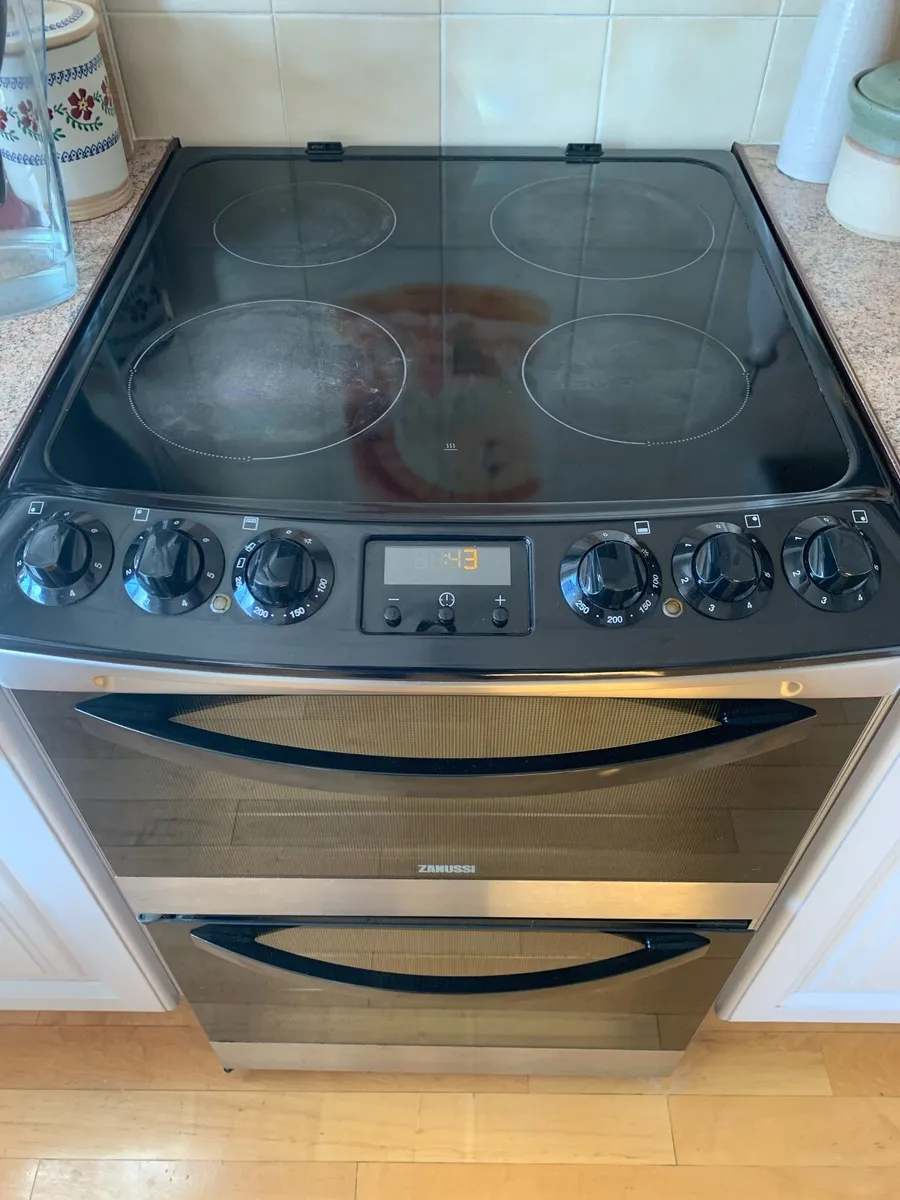 Zanussi ZCV48300XA electric cooker - Image 3