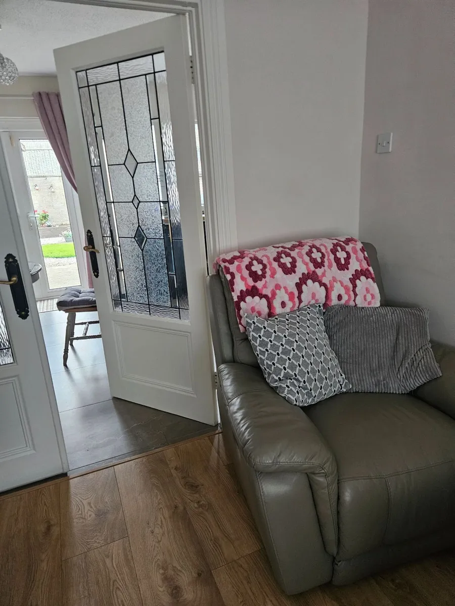 2 recliner chairs - Image 2