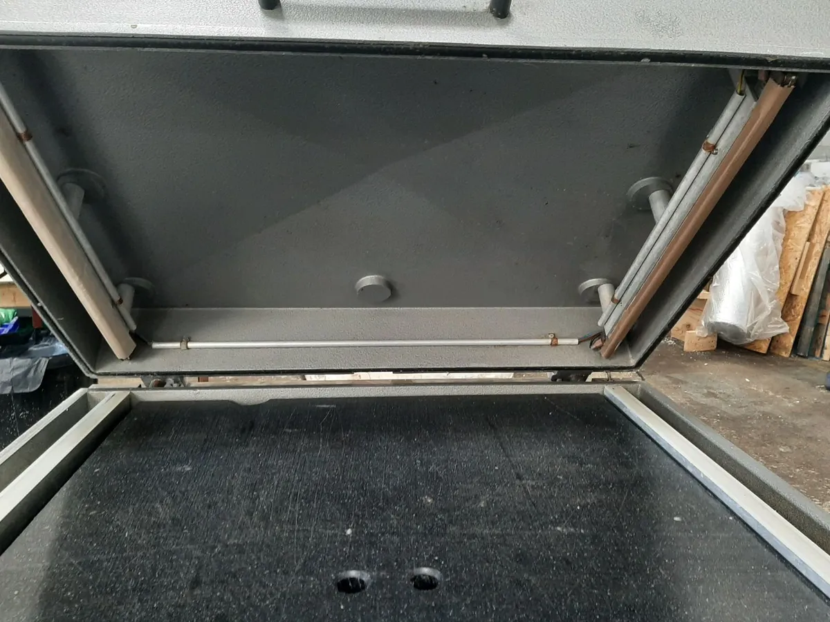 Vacuum packer - Image 1