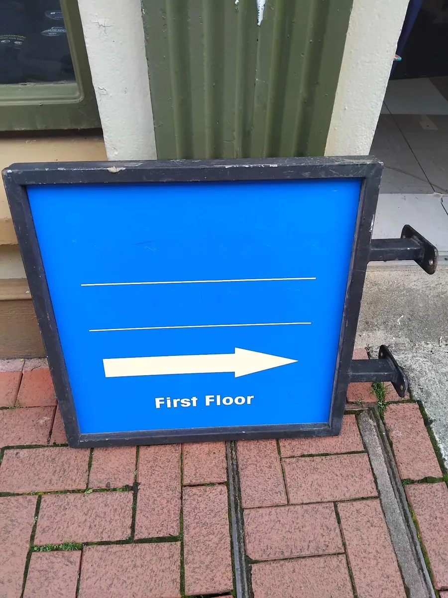Cast iron double sided sign - Image 3