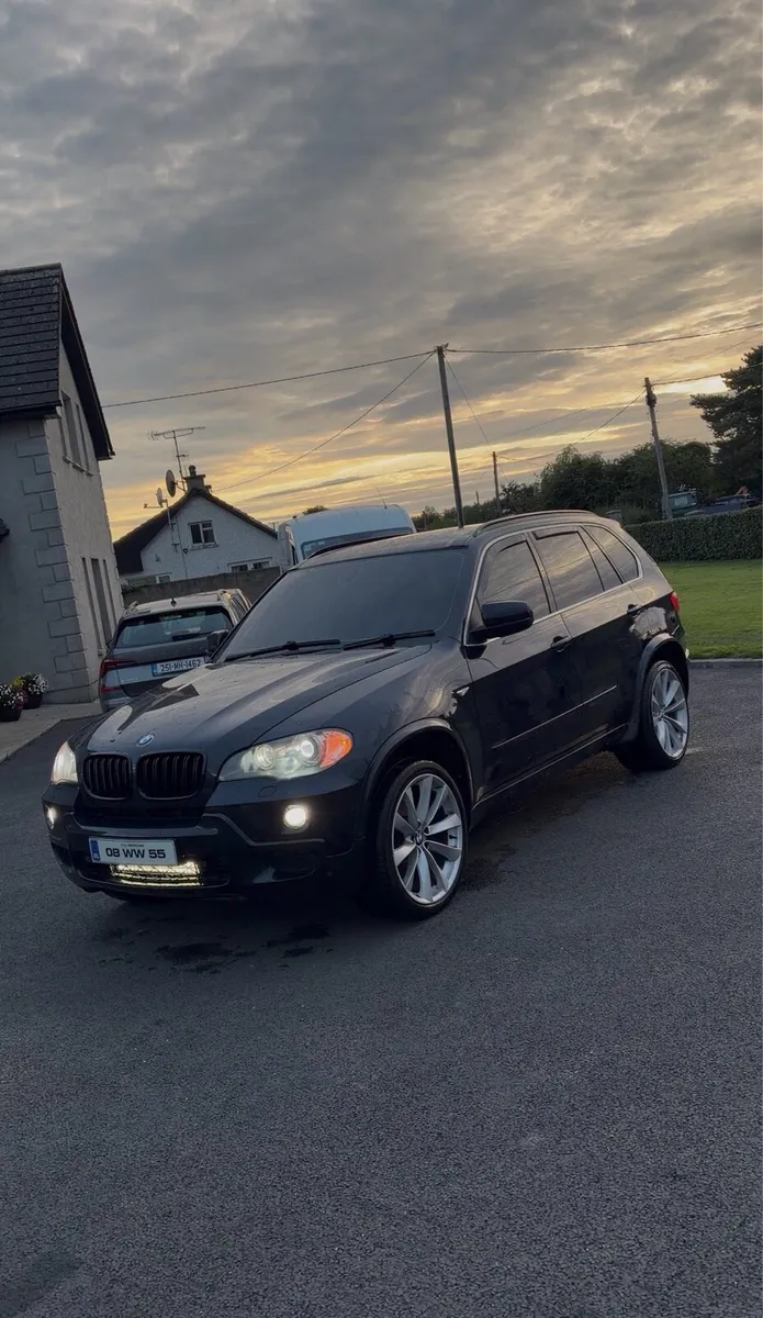 BMW X5 Crew Cab - Image 2