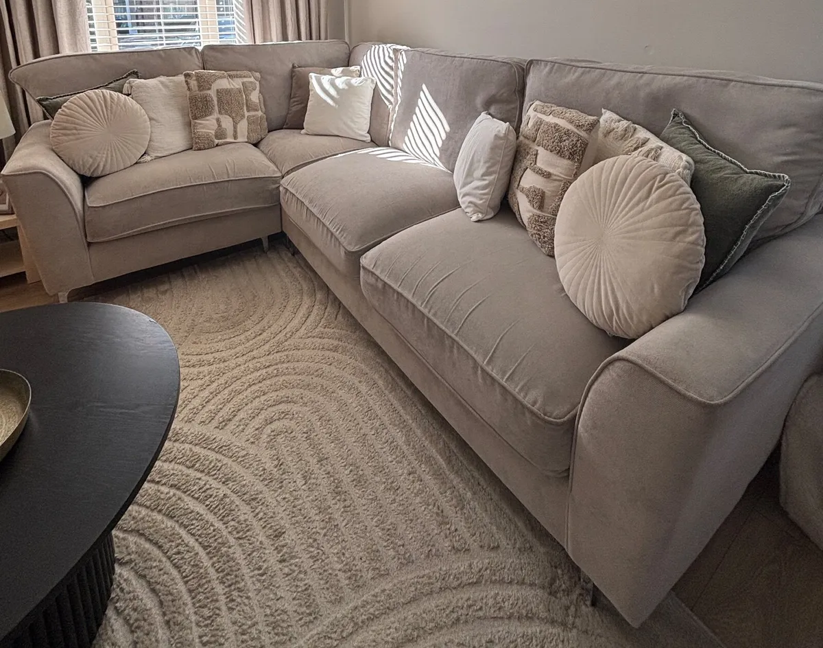 Corner sofa - Image 1
