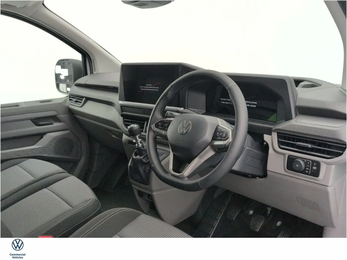 Volkswagen Transporter 28 VAN LWB TRENDLINE 150HP - Image 3