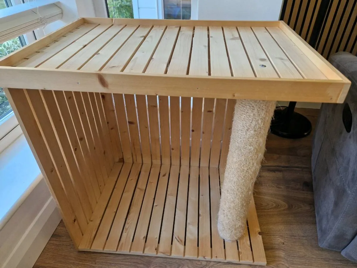 Cat bed with scratching post - real wood - Image 2